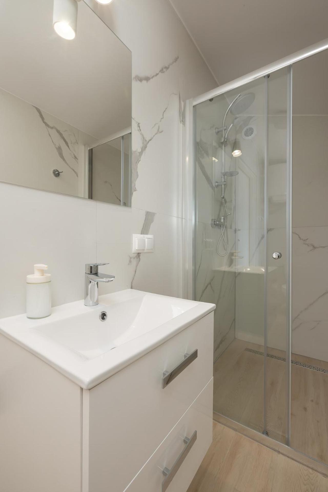 Bursztyn - Bernstein 3*